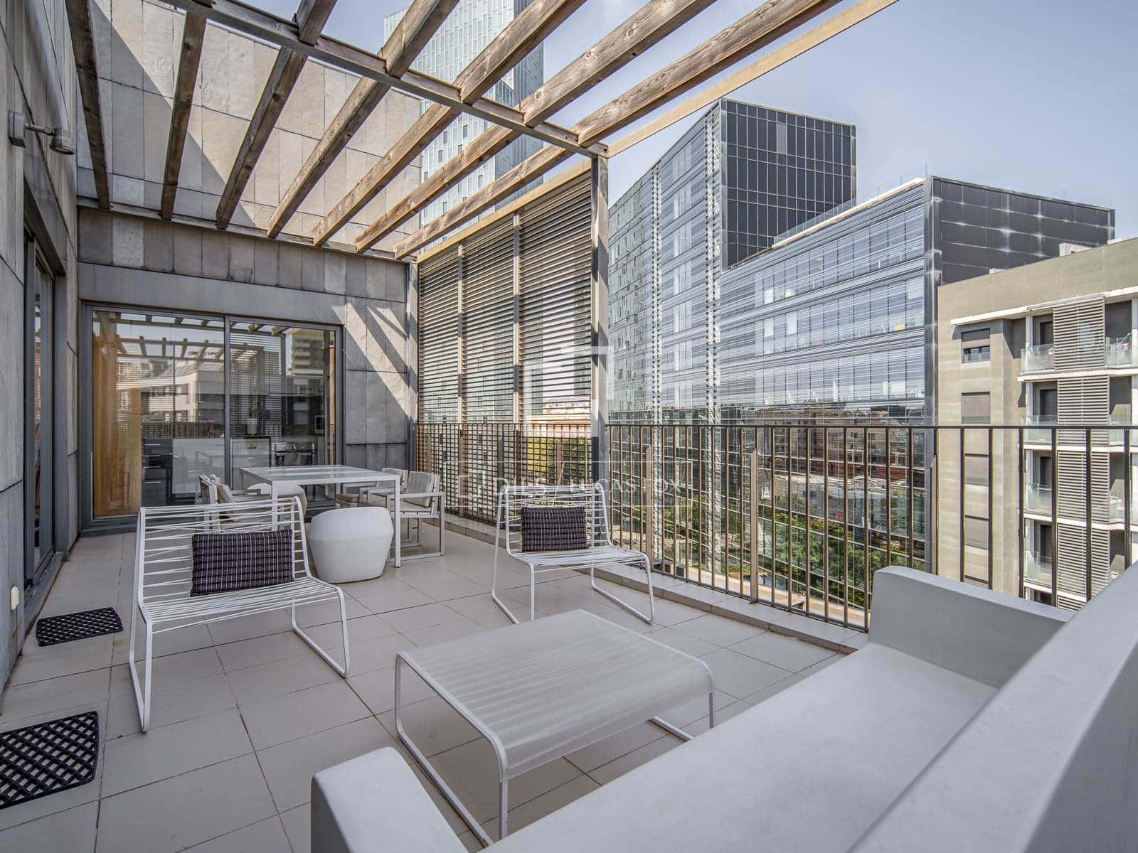 2 bedroom Penthouse for sale in Barcelona city with pool - € 750,000 (Ref: 10019499)