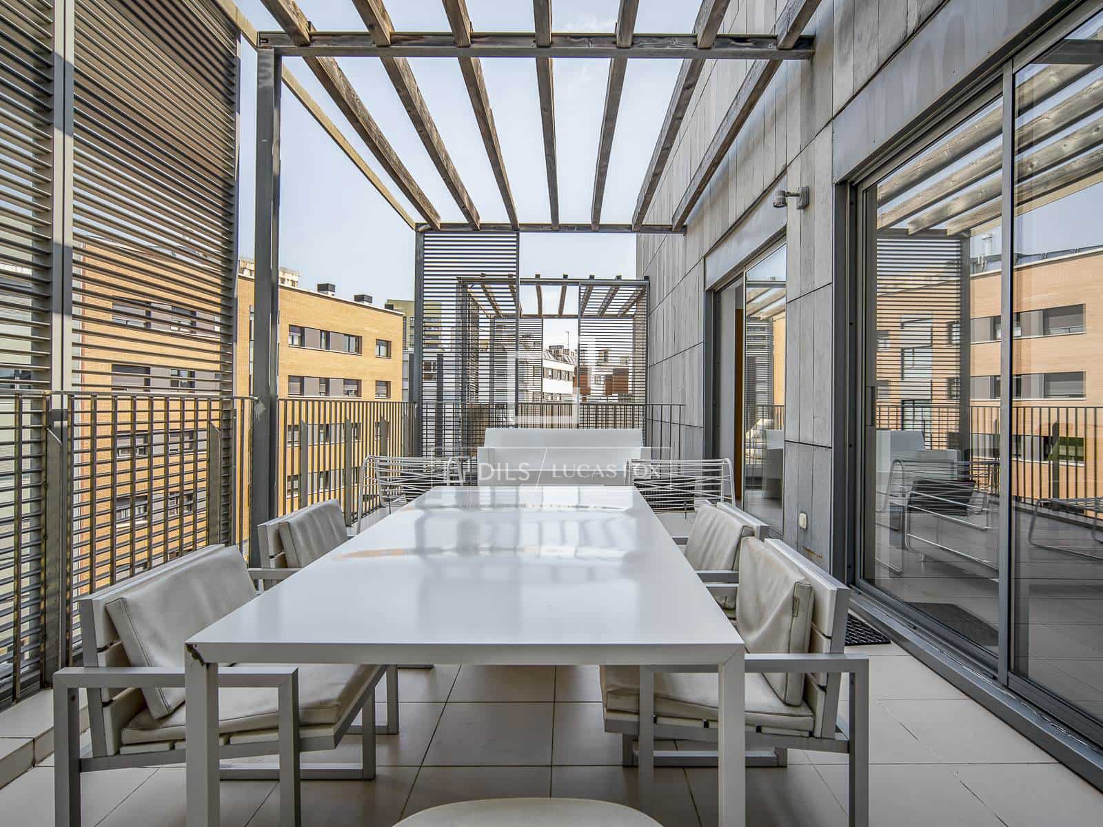 2 bedroom Penthouse for sale in Barcelona city with pool - € 750,000 (Ref: 10019499)