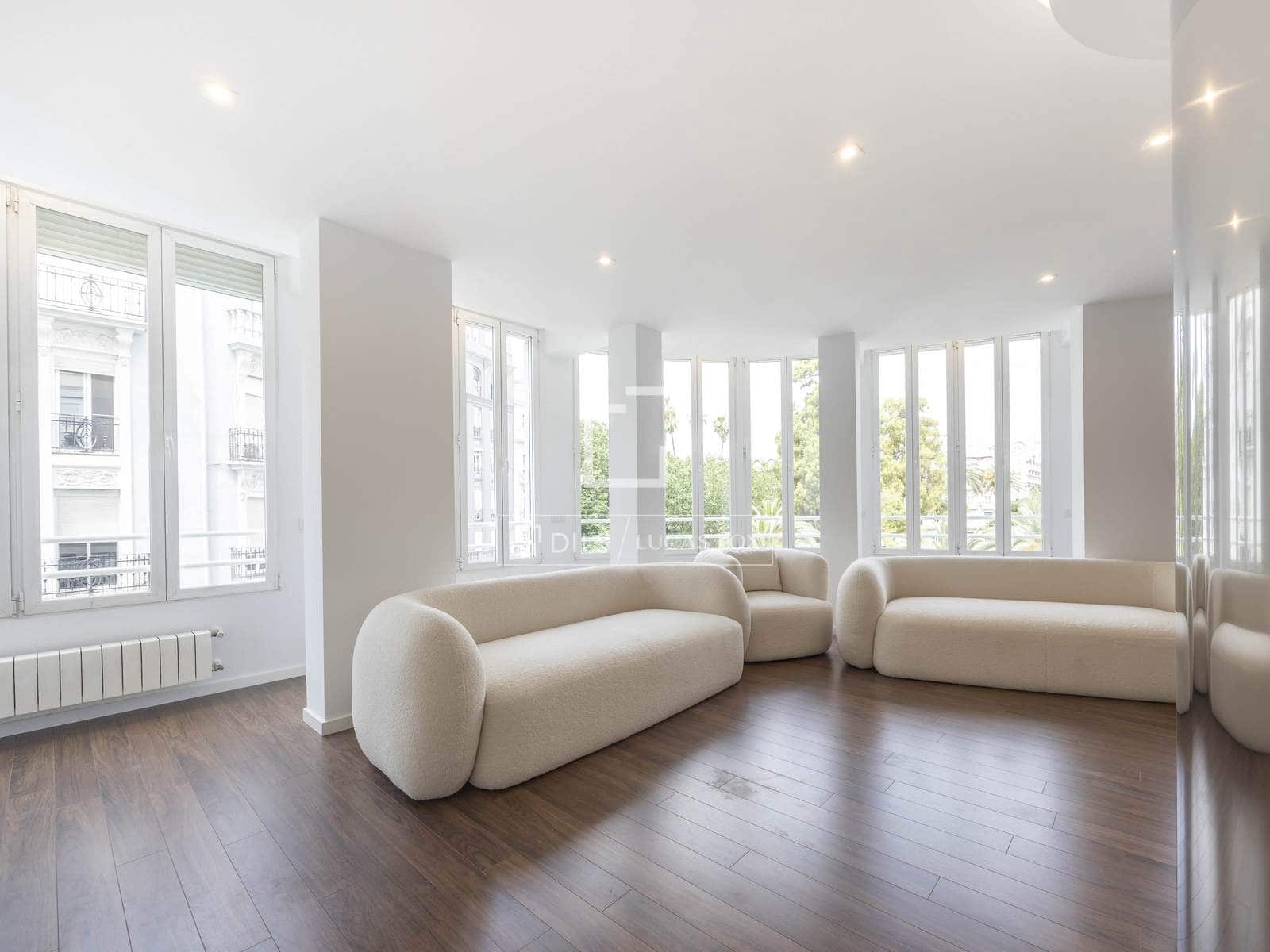Apartamento de 5 habitaciones en València ciudad en alquiler - 5.000 € (Ref: 10019690)