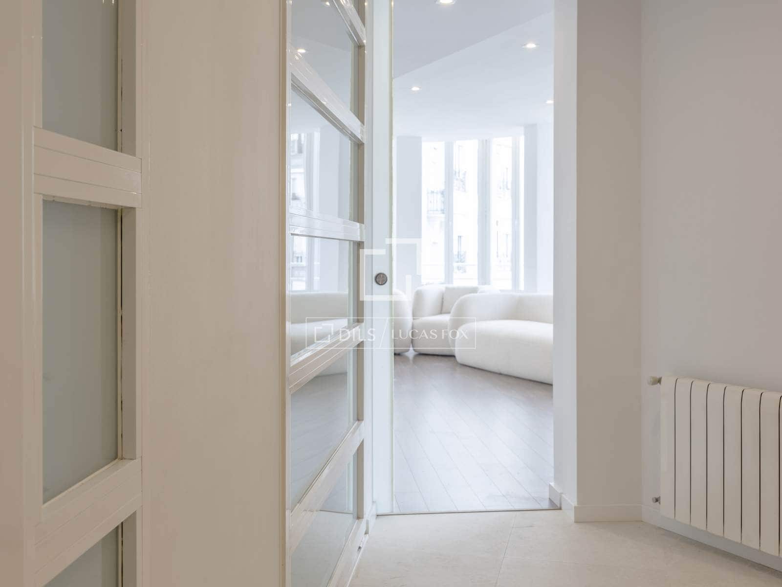 Apartamento de 5 habitaciones en València ciudad en alquiler - 5.000 € (Ref: 10019690)