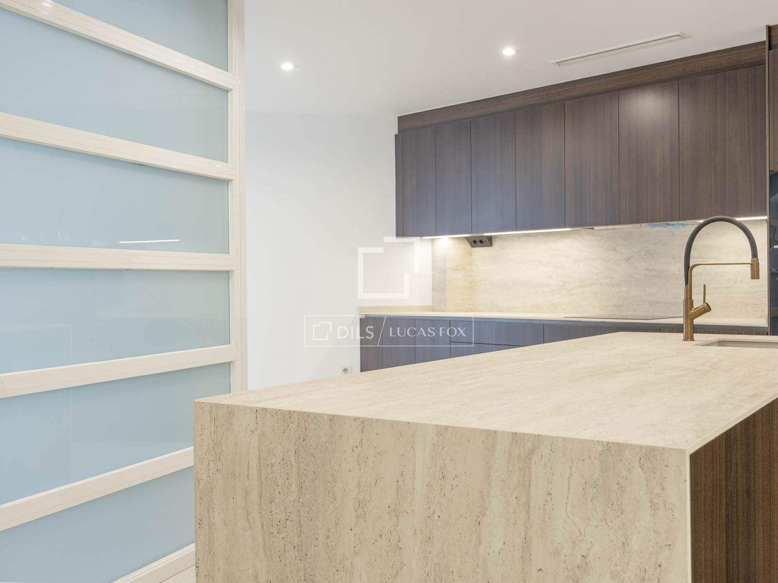 Apartamento de 5 habitaciones en València ciudad en alquiler - 5.000 € (Ref: 10019690)