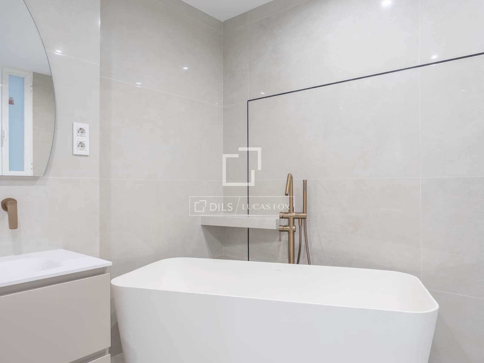 Apartamento de 5 habitaciones en València ciudad en alquiler - 5.000 € (Ref: 10019690)