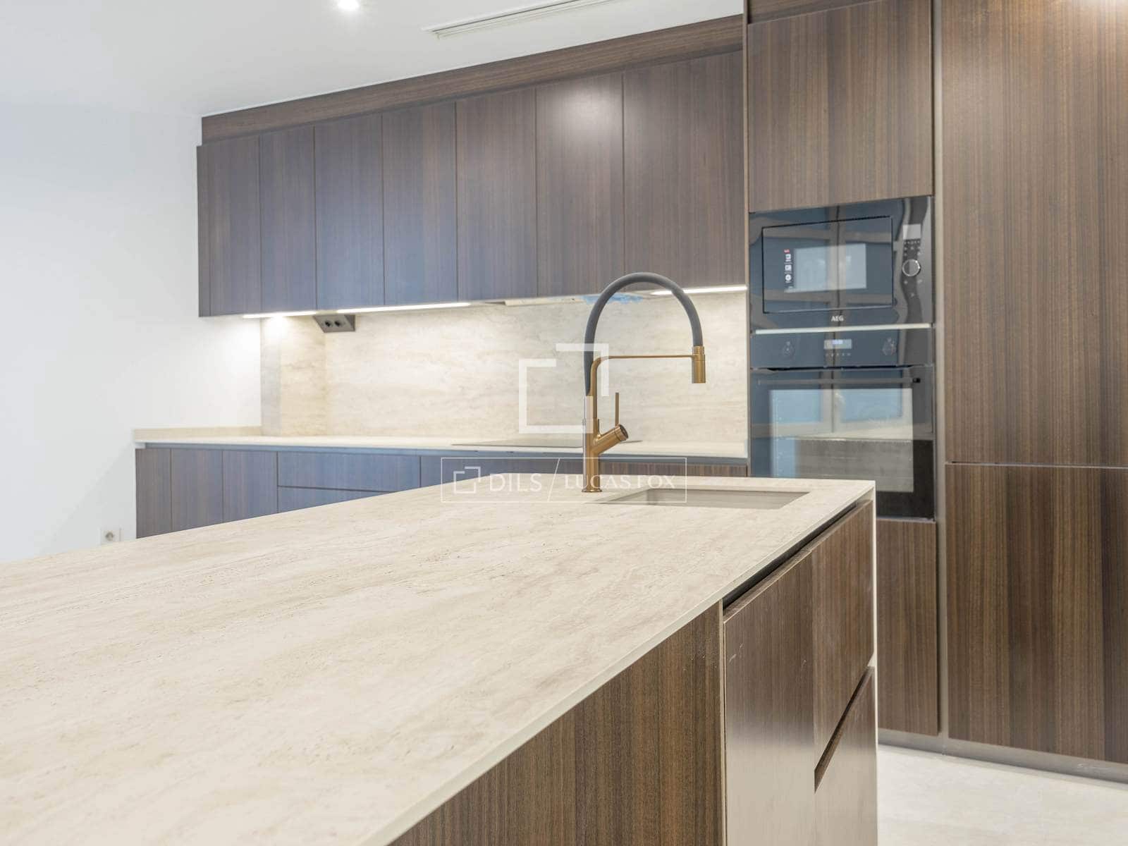 Apartamento de 5 habitaciones en València ciudad en alquiler - 5.000 € (Ref: 10019690)