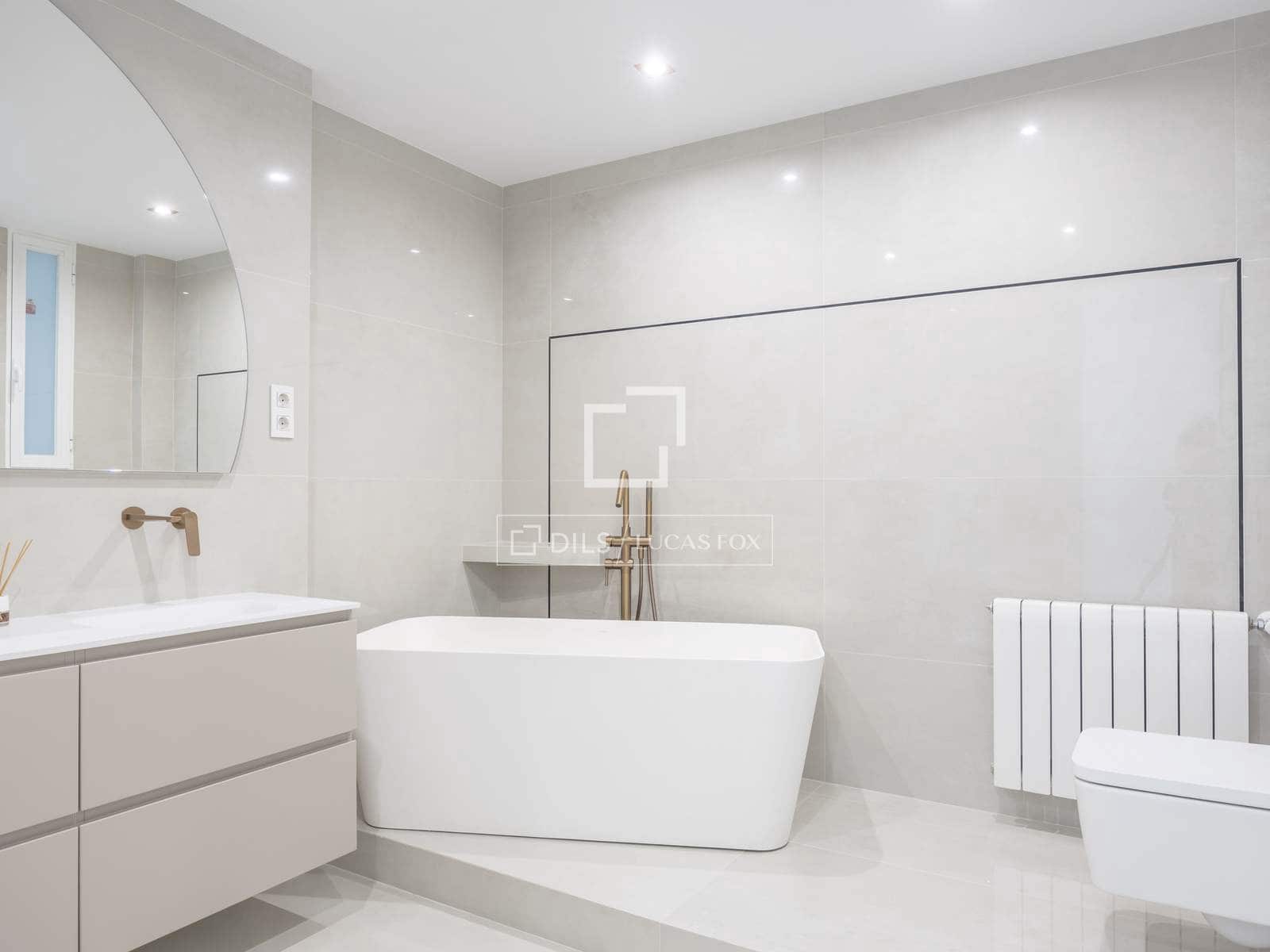 Apartamento de 5 habitaciones en València ciudad en alquiler - 5.000 € (Ref: 10019690)