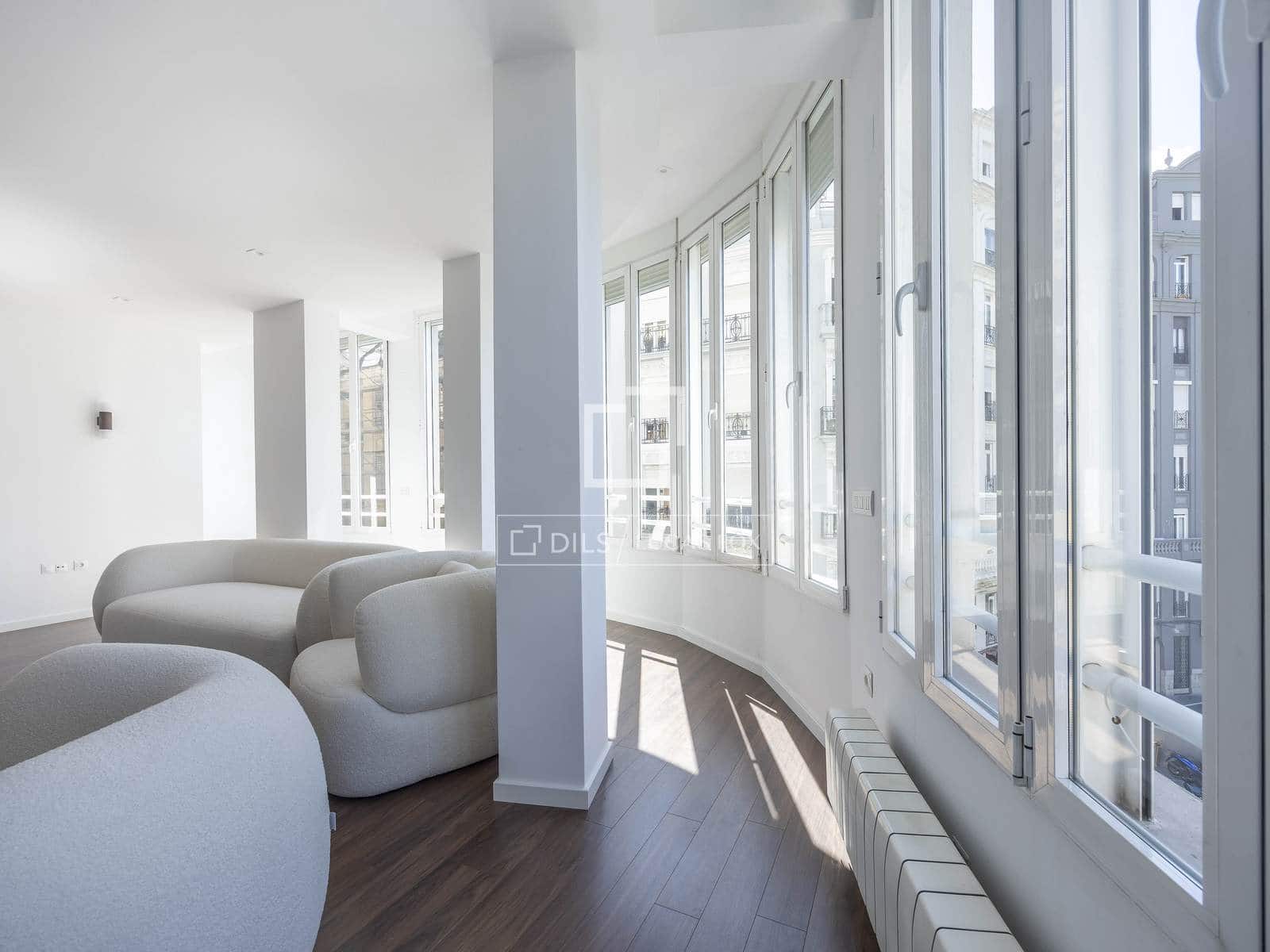 Apartamento de 5 habitaciones en València ciudad en alquiler - 5.000 € (Ref: 10019690)
