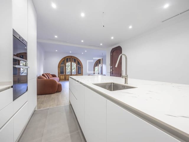 4 bedroom Apartment for rent in Valencia city - € 5,000 (Ref: 10019692)