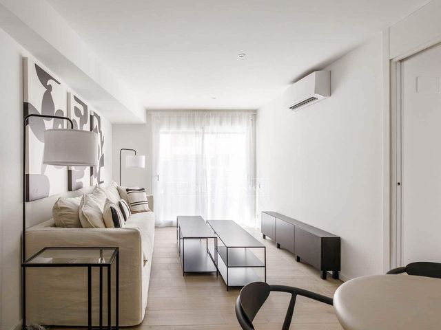 2 slaapkamer Appartement te huur in Madrid stad met garage - € 1.950 (Ref: 10019787)