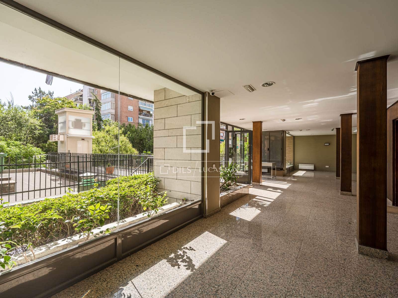 2 slaapkamer Appartement te koop in Madrid stad - € 500.000 (Ref: 10019792)