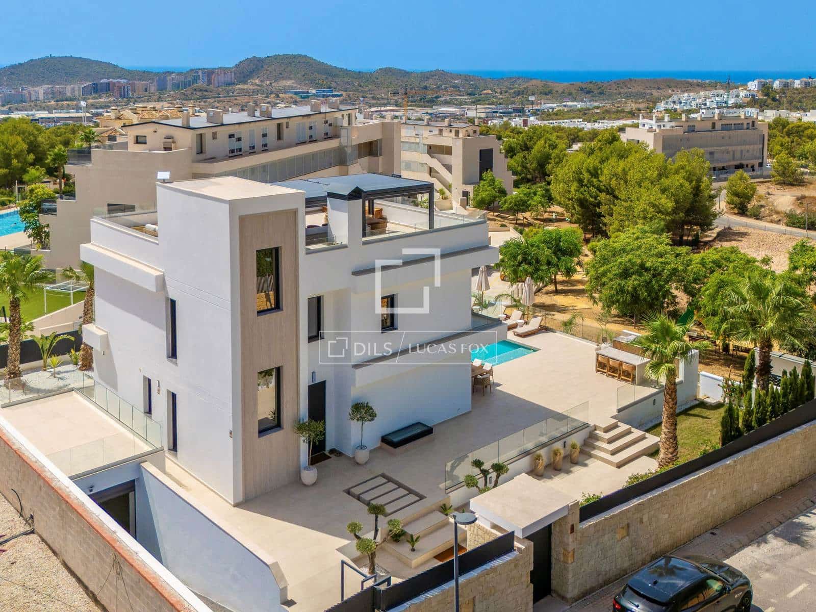 5 bedroom Villa for sale in Finestrat with pool - € 2,490,000 (Ref: 10019889)