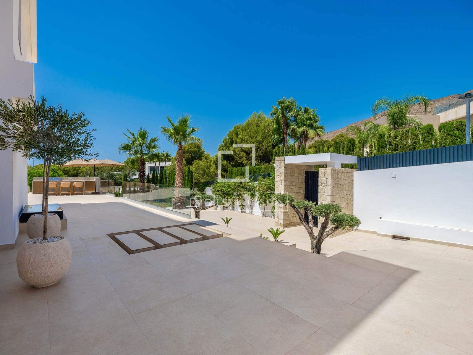 5 bedroom Villa for sale in Finestrat with pool - € 2,490,000 (Ref: 10019889)