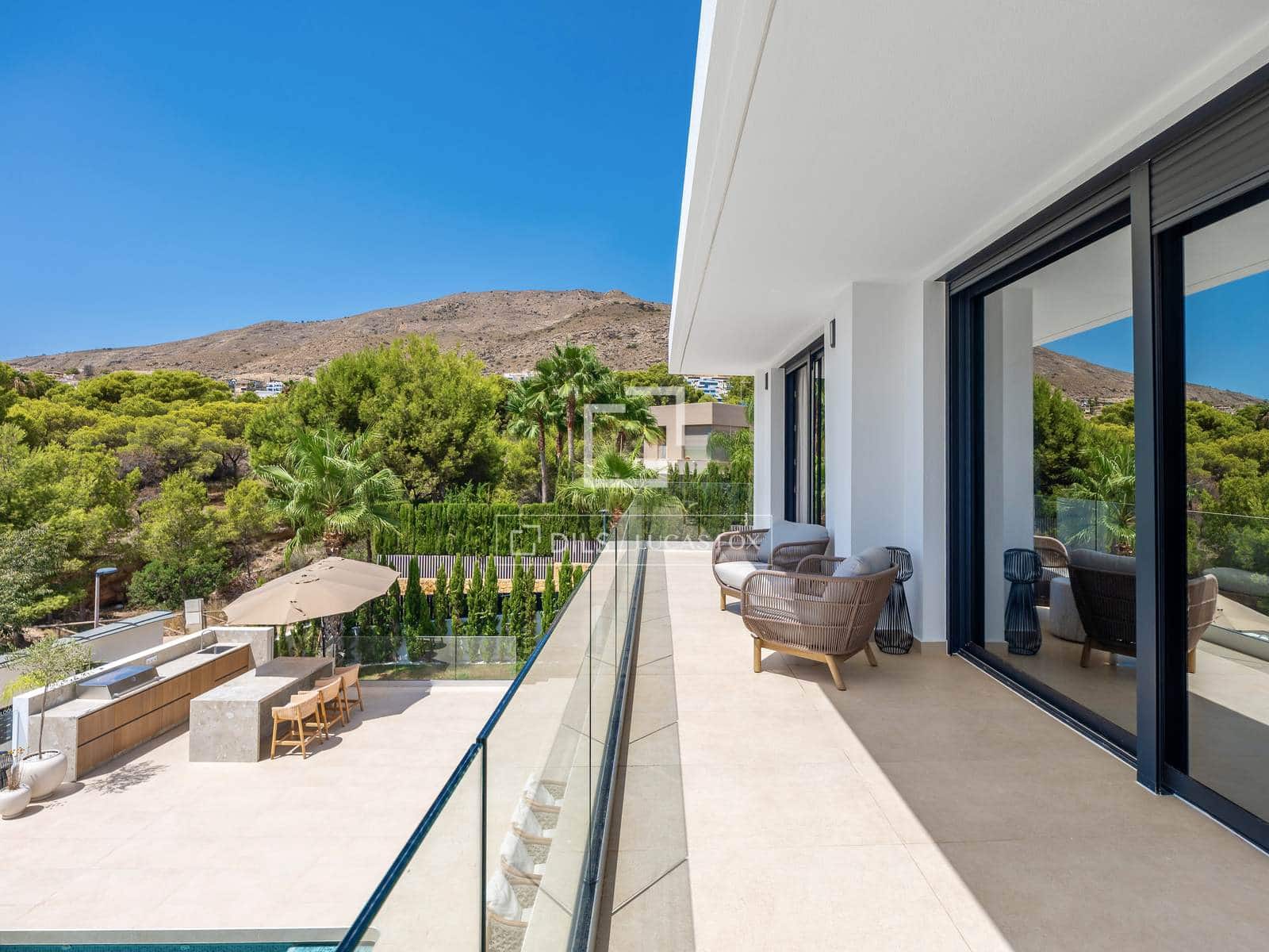 5 bedroom Villa for sale in Finestrat with pool - € 2,490,000 (Ref: 10019889)