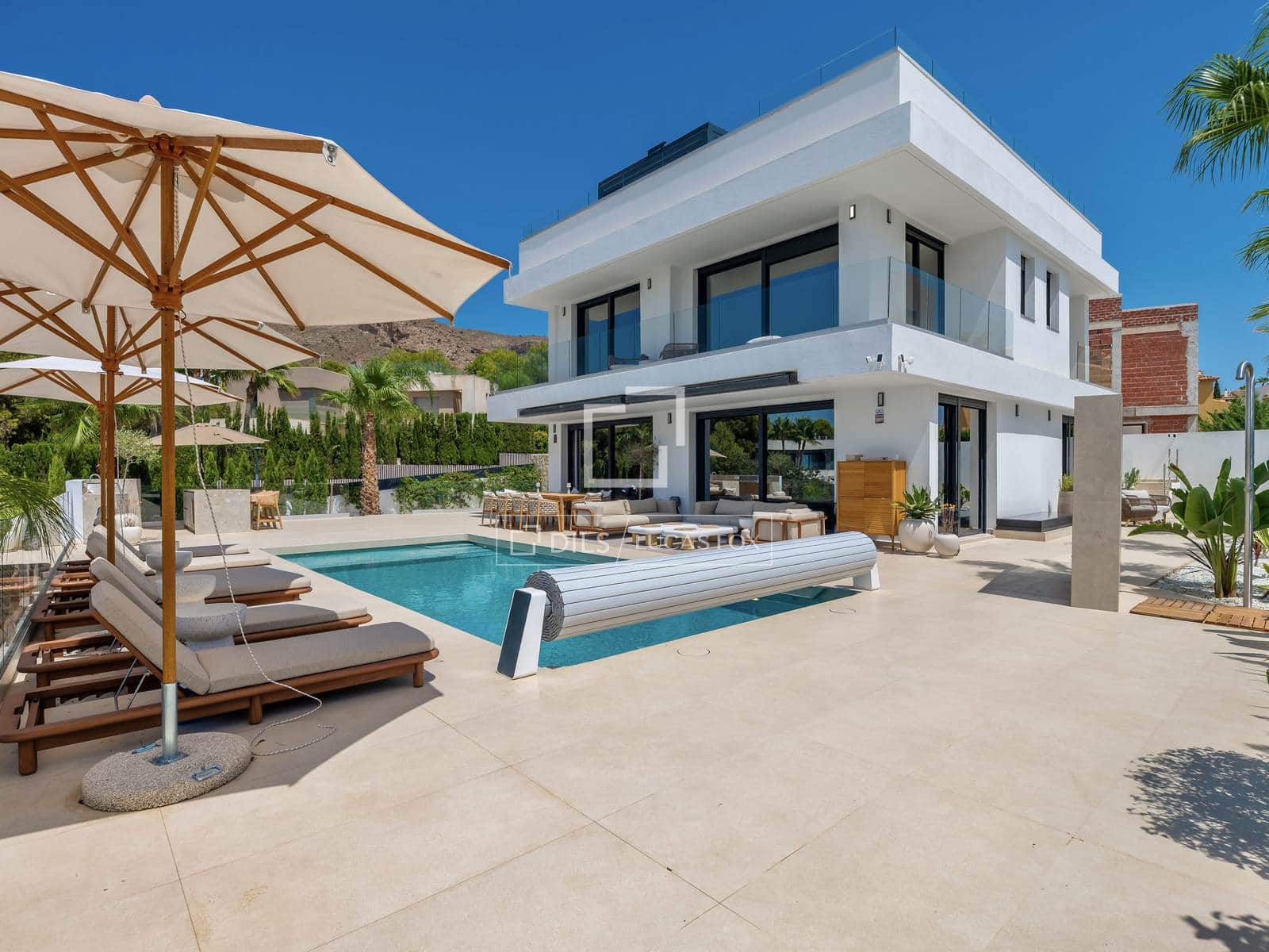 5 bedroom Villa for sale in Finestrat with pool - € 2,490,000 (Ref: 10019889)