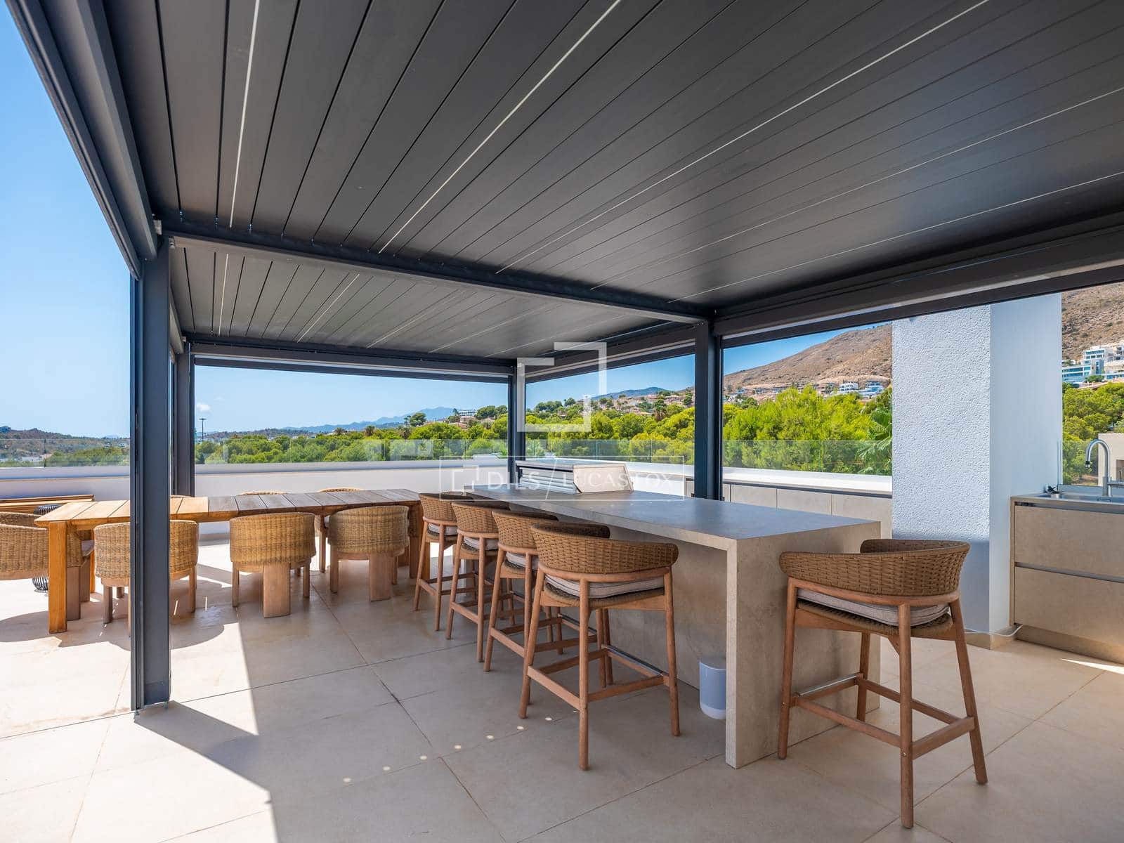 5 bedroom Villa for sale in Finestrat with pool - € 2,490,000 (Ref: 10019889)