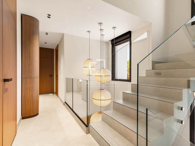 5 bedroom Villa for sale in Finestrat with pool - € 2,490,000 (Ref: 10019889)