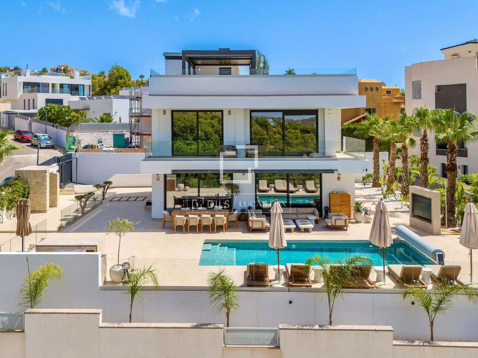 5 bedroom Villa for sale in Finestrat with pool - € 2,490,000 (Ref: 10019889)