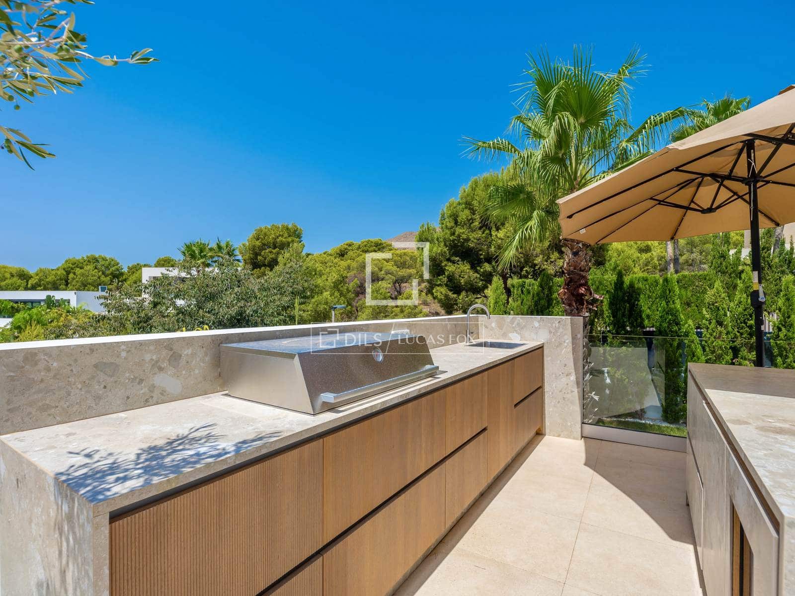 5 bedroom Villa for sale in Finestrat with pool - € 2,490,000 (Ref: 10019889)