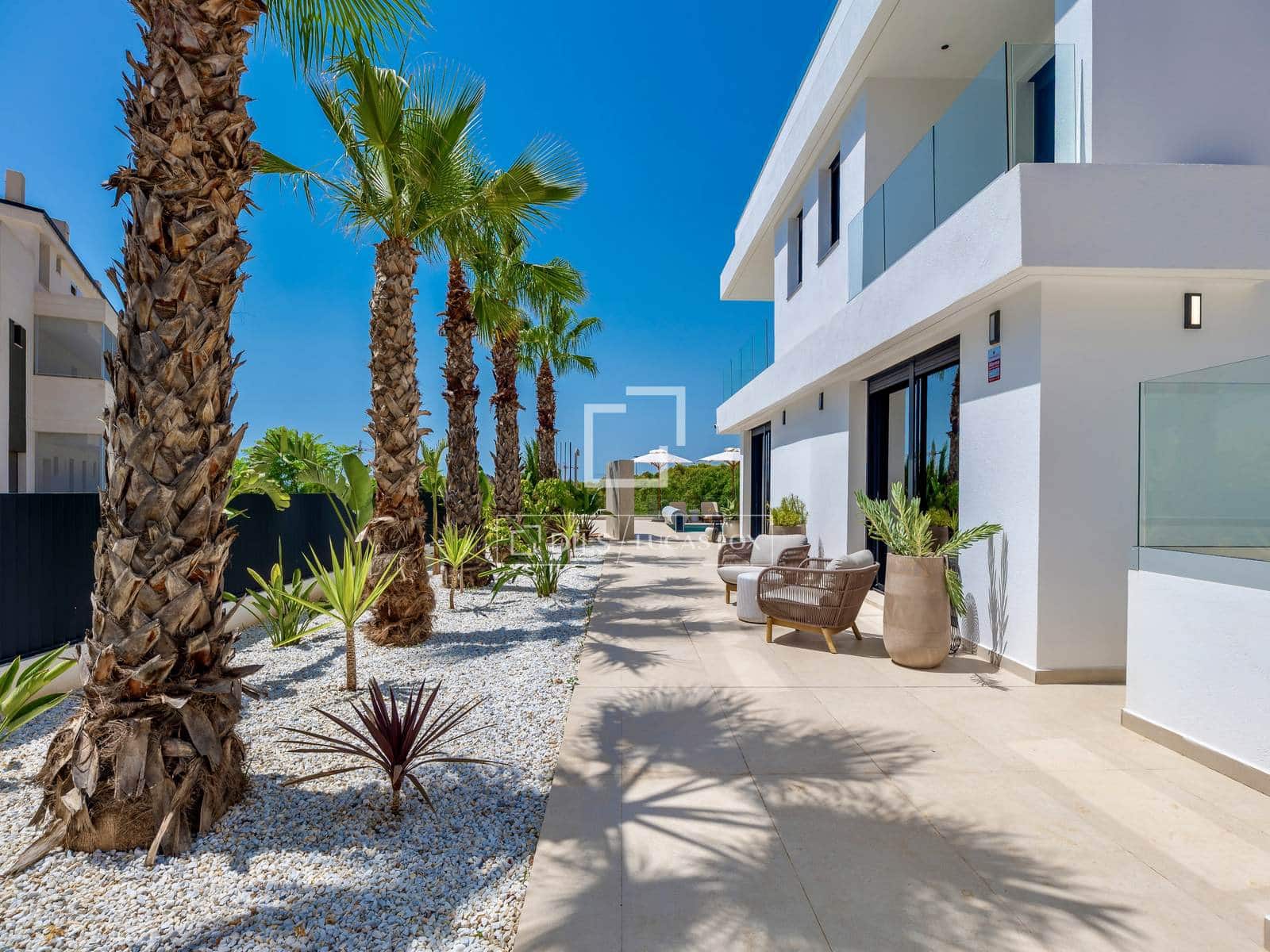 5 bedroom Villa for sale in Finestrat with pool - € 2,490,000 (Ref: 10019889)