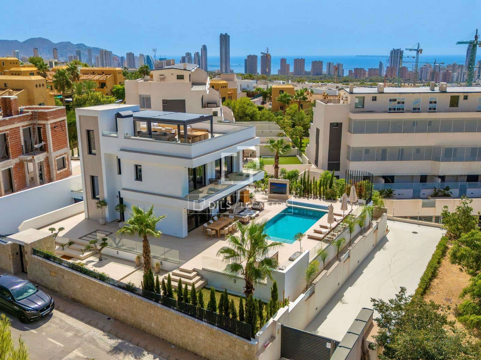 5 bedroom Villa for sale in Finestrat with pool - € 2,490,000 (Ref: 10019889)