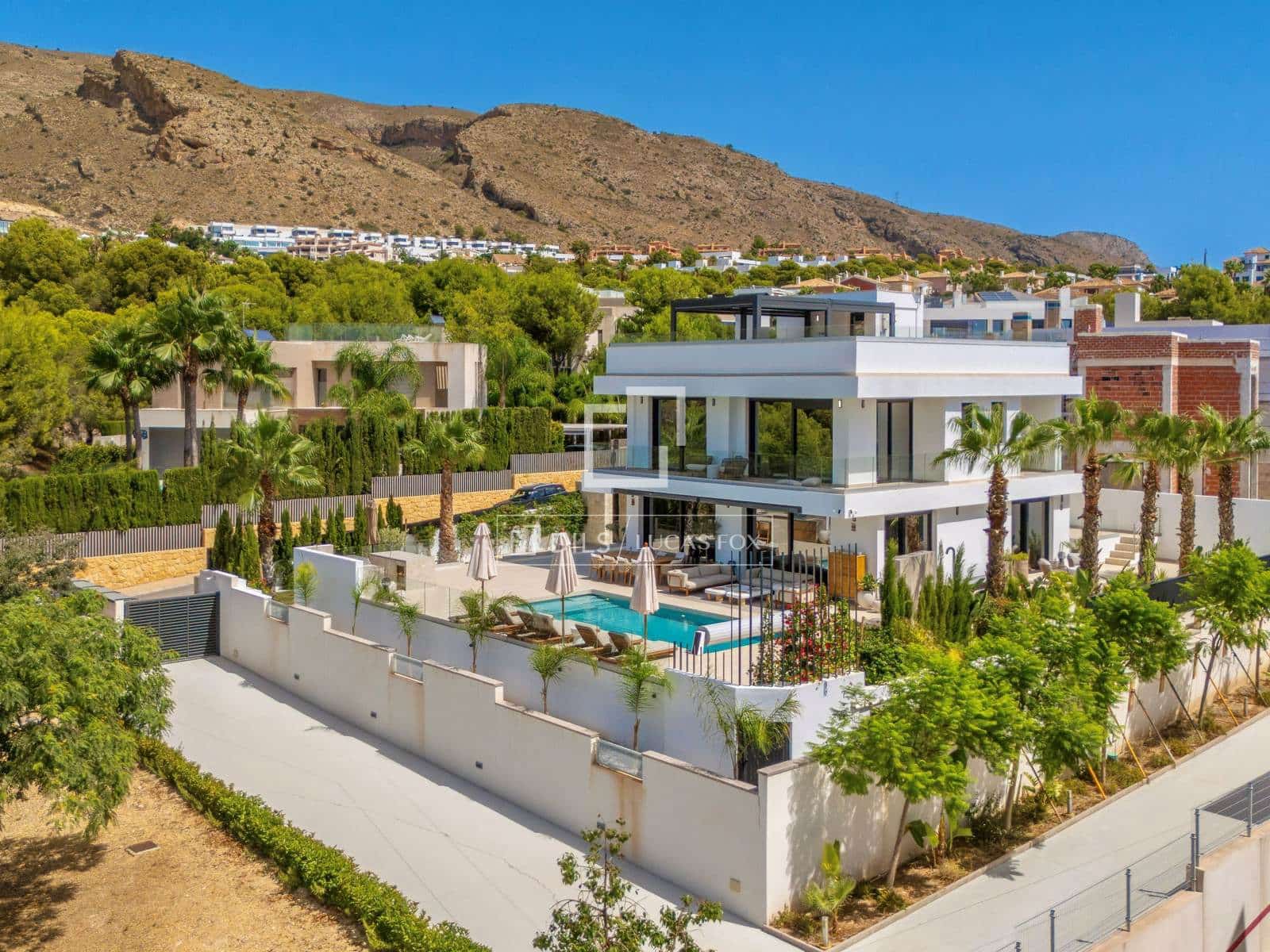 5 bedroom Villa for sale in Finestrat with pool - € 2,490,000 (Ref: 10019889)