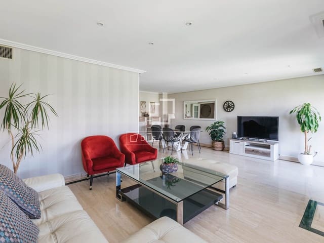 4 soveværelse Lejlighed til leje i Majadahonda med swimmingpool garage - € 4.500 (Ref: 10022916)