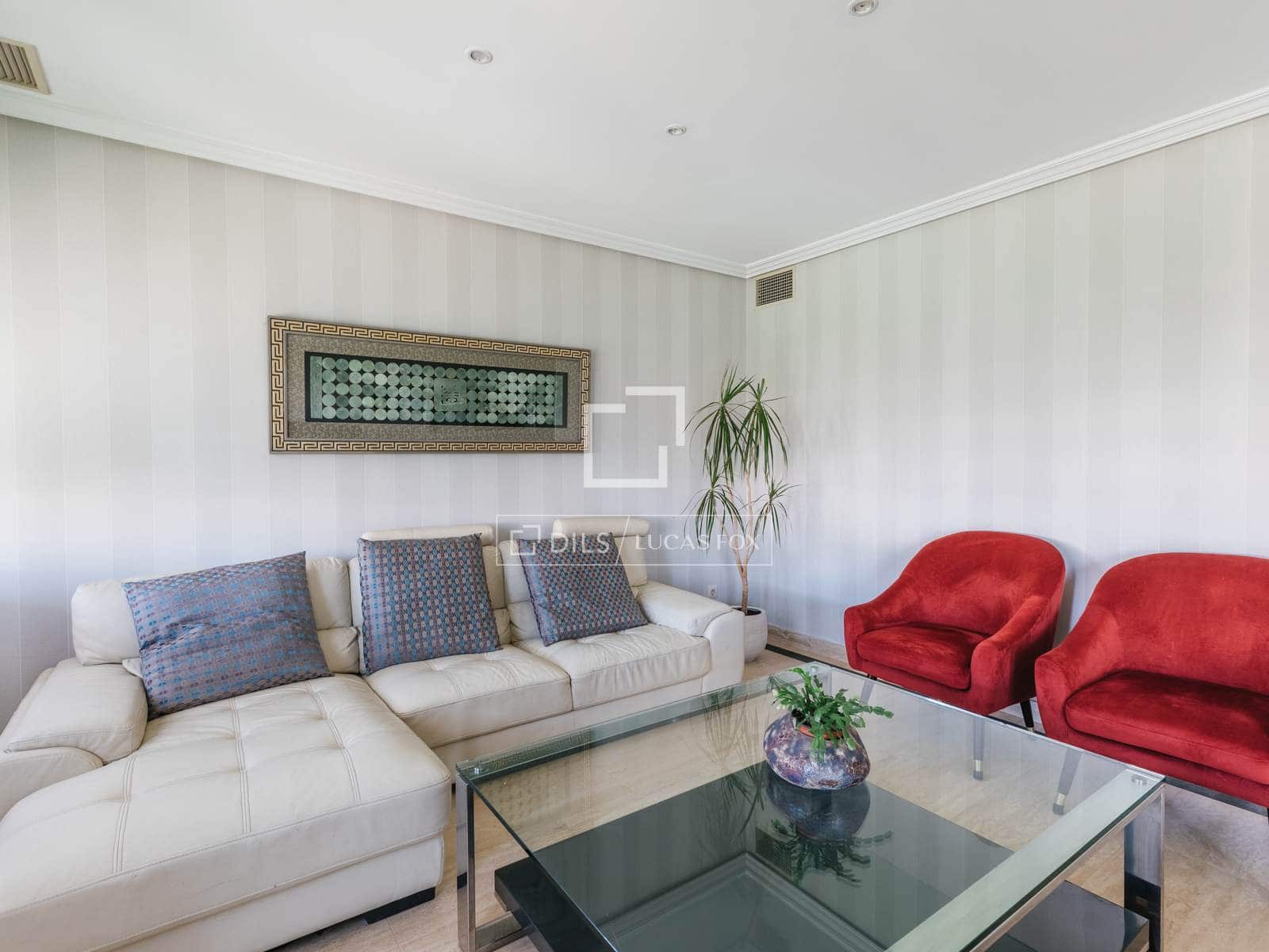 4 bedroom Apartment for rent in Majadahonda with pool garage - € 4,500 (Ref: 10022916)
