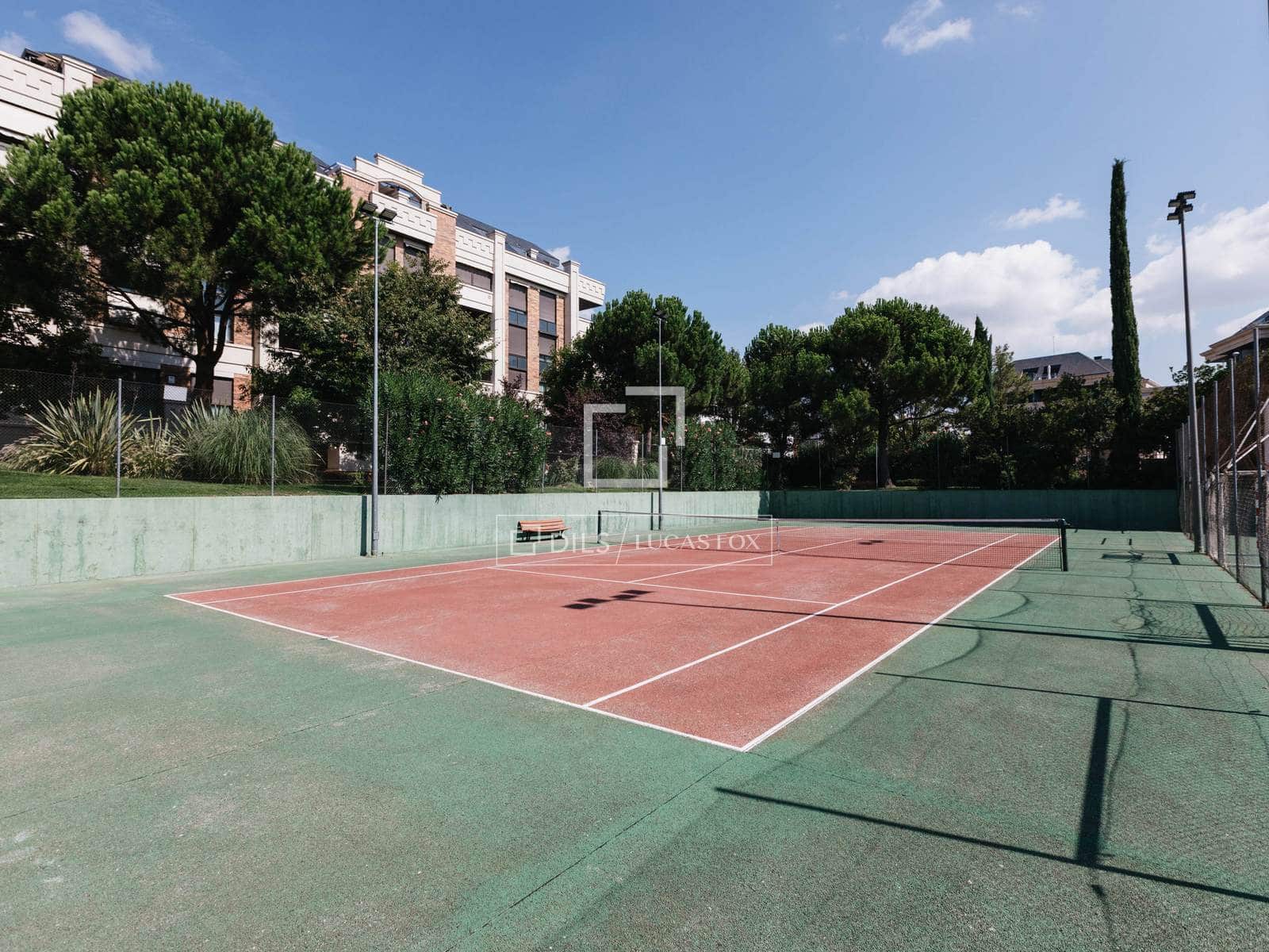 4 bedroom Apartment for rent in Majadahonda with pool garage - € 4,500 (Ref: 10022916)