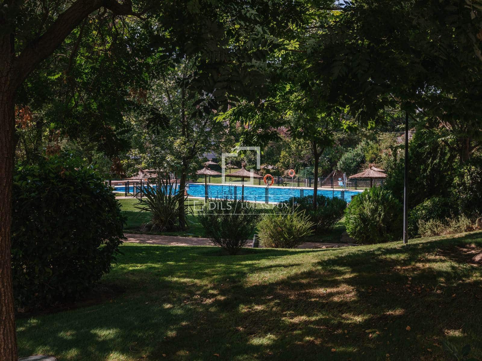 4 bedroom Apartment for rent in Majadahonda with pool garage - € 4,500 (Ref: 10022916)