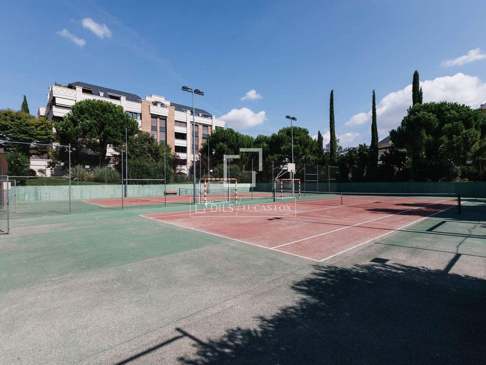 4 bedroom Apartment for rent in Majadahonda with pool garage - € 4,500 (Ref: 10022916)