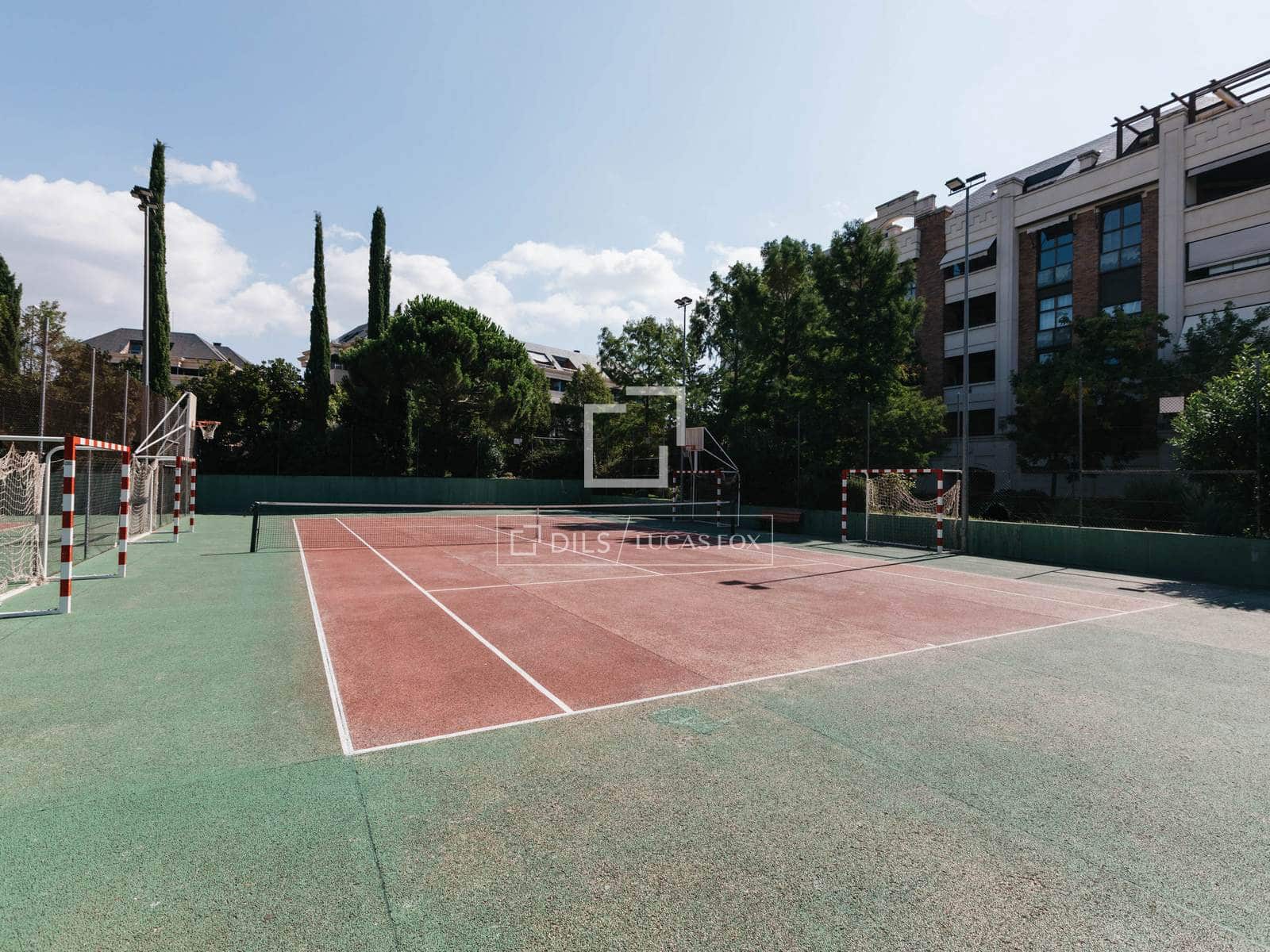 4 bedroom Apartment for rent in Majadahonda with pool garage - € 4,500 (Ref: 10022916)