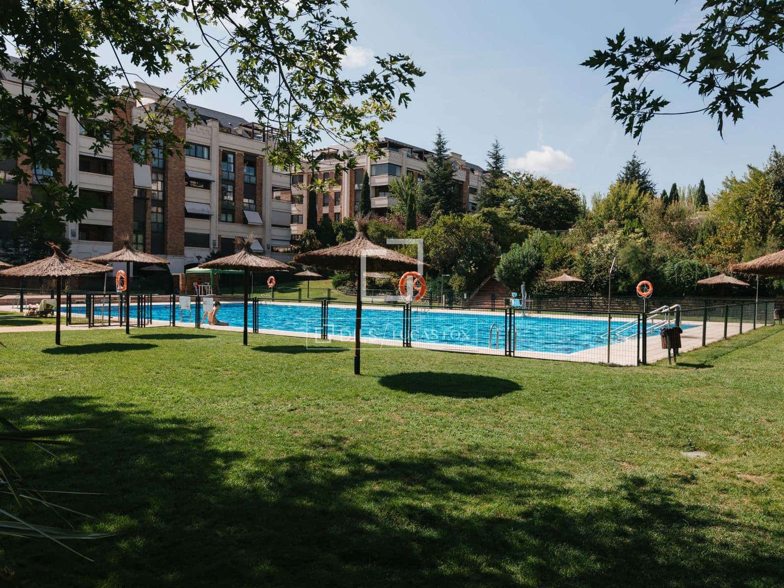 4 bedroom Apartment for rent in Majadahonda with pool garage - € 4,500 (Ref: 10022916)