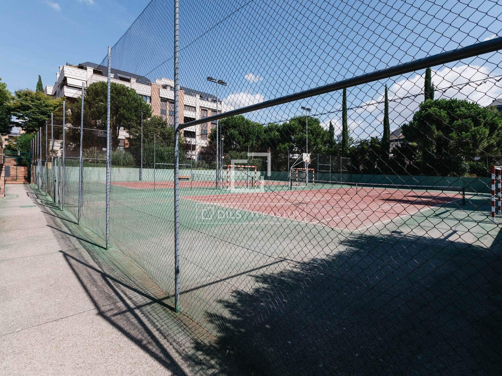 4 bedroom Apartment for rent in Majadahonda with pool garage - € 4,500 (Ref: 10022916)