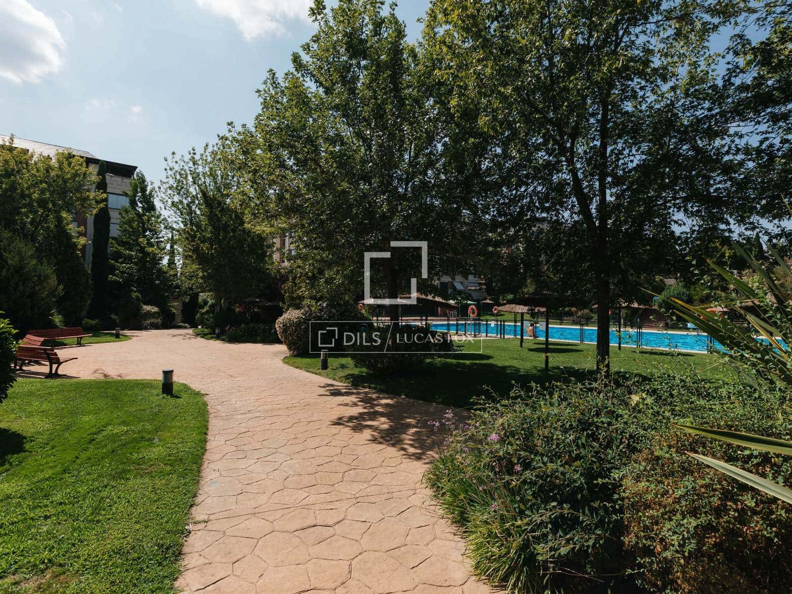 4 bedroom Apartment for rent in Majadahonda with pool garage - € 4,500 (Ref: 10022916)