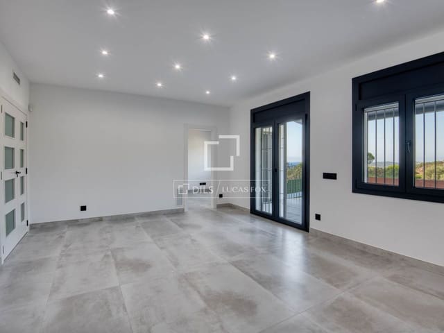 5 bedroom Villa for sale in Platja d'Aro, Castell-Platja d'Aro with pool garage - € 945,000 (Ref: 10023274)