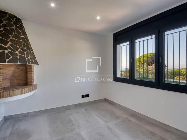 5 bedroom Villa for sale in Platja d'Aro, Castell-Platja d'Aro with pool garage - € 945,000 (Ref: 10023274)