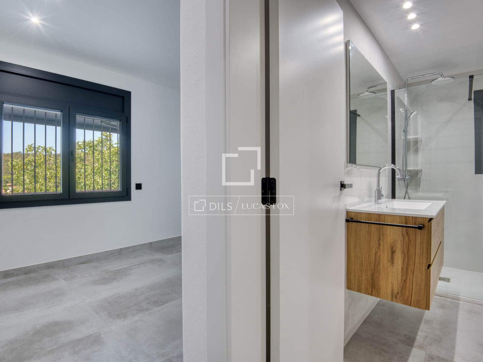 5 bedroom Villa for sale in Platja d'Aro with pool garage - € 945,000 (Ref: 10023274)