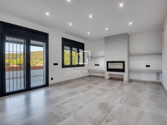 5 bedroom Villa for sale in Platja d'Aro, Castell-Platja d'Aro with pool garage - € 945,000 (Ref: 10023274)
