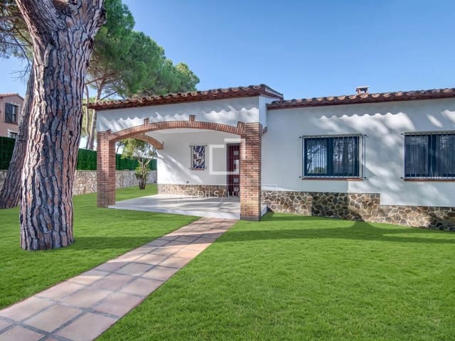 5 bedroom Villa for sale in Platja d'Aro, Castell-Platja d'Aro with pool garage - € 945,000 (Ref: 10023274)