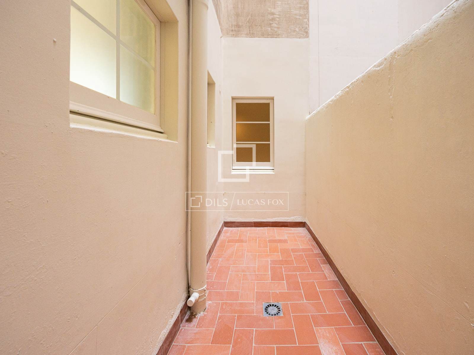3 slaapkamer Appartement te koop in Barcelona stad - € 335.000 (Ref: 10023275)