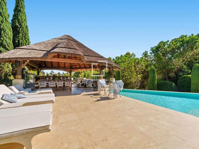 6 Zimmer Villa zu verkaufen in Marbella mit Pool Garage - 9.950.000 € (Ref: 10023407)