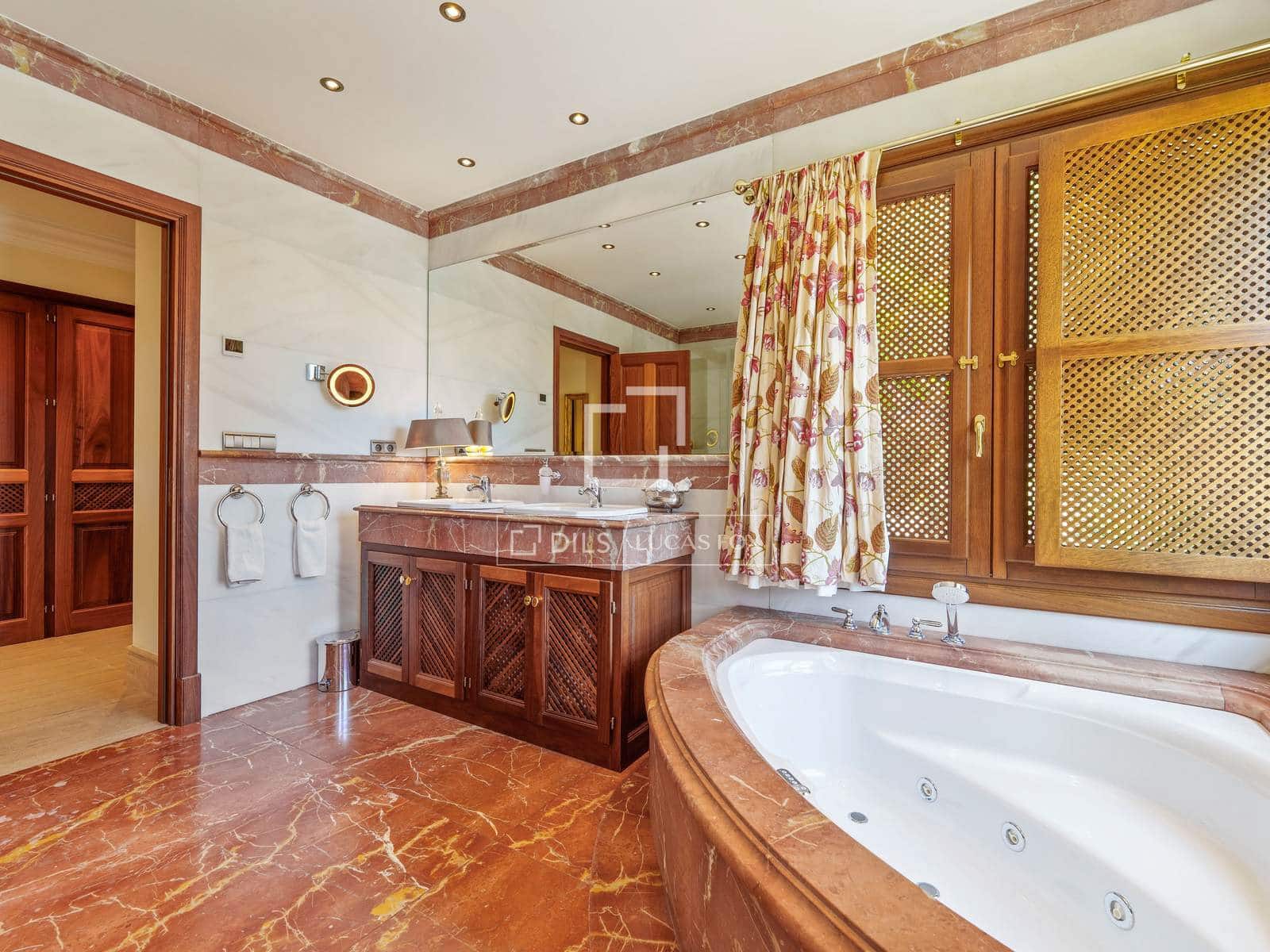 6 Zimmer Villa zu verkaufen in Marbella mit Pool Garage - 9.950.000 € (Ref: 10023407)