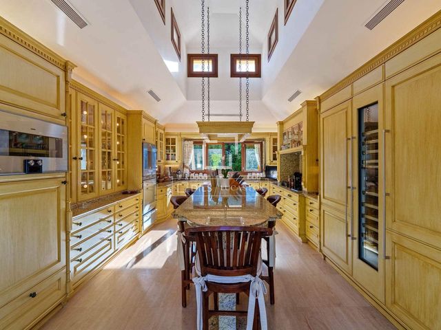 6 Zimmer Villa zu verkaufen in Marbella mit Pool Garage - 9.950.000 € (Ref: 10023407)