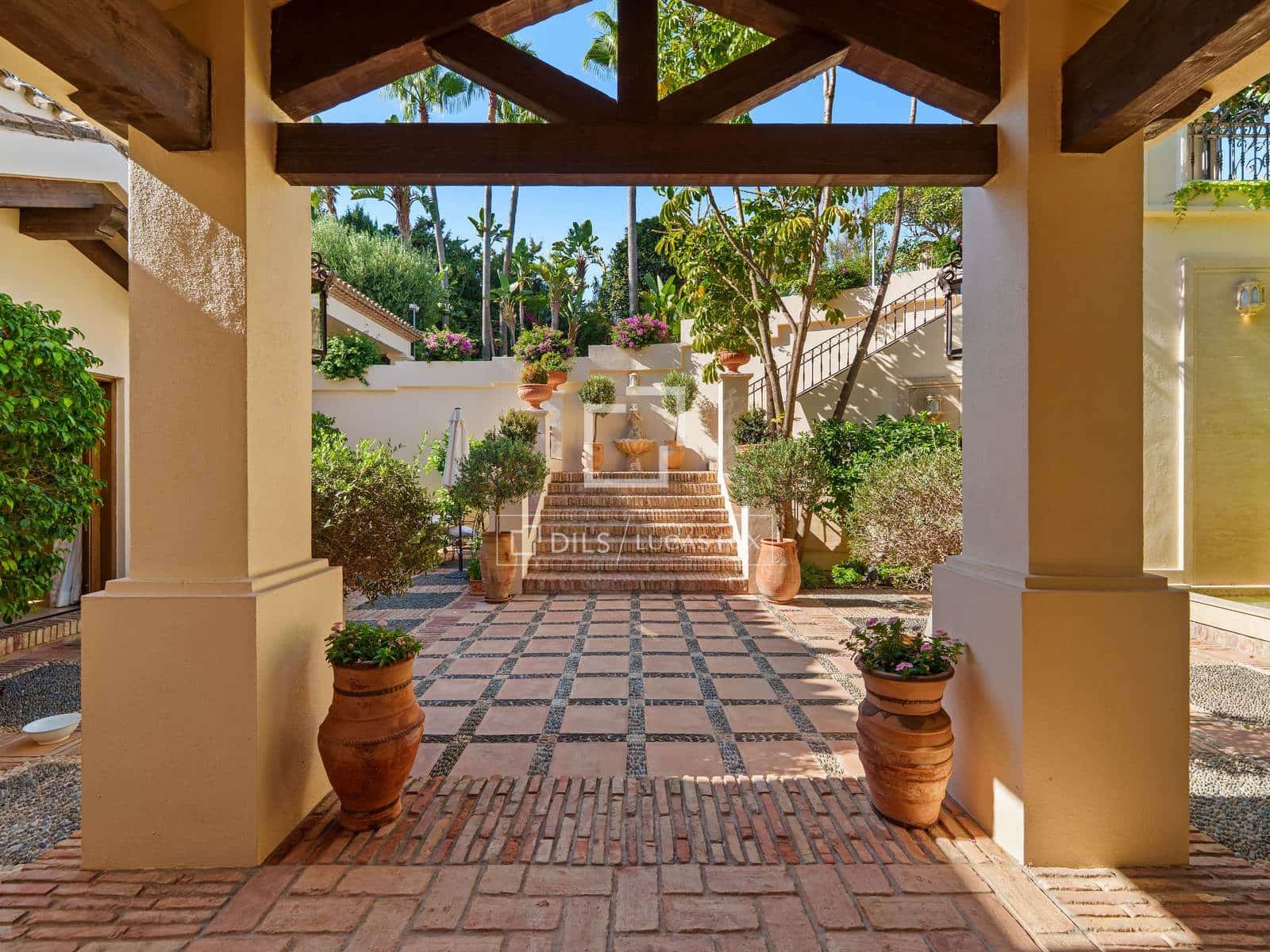 6 Zimmer Villa zu verkaufen in Marbella mit Pool Garage - 9.950.000 € (Ref: 10023407)