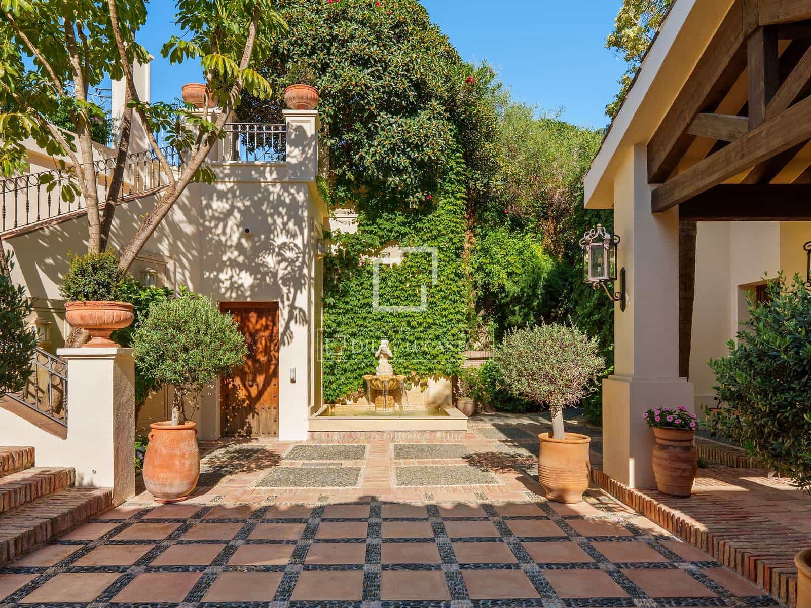 6 Zimmer Villa zu verkaufen in Marbella mit Pool Garage - 9.950.000 € (Ref: 10023407)
