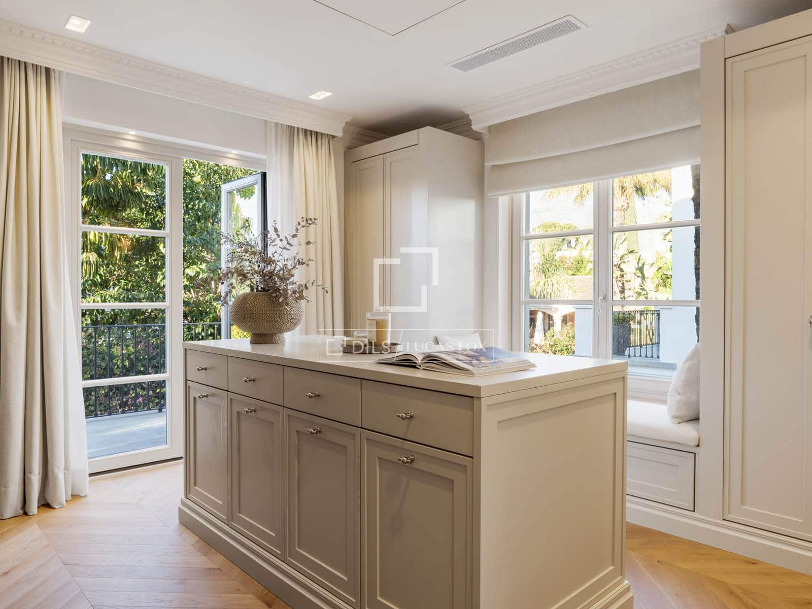 6 slaapkamer Villa te koop in Marbella met zwembad garage - € 10.850.000 (Ref: 10024889)