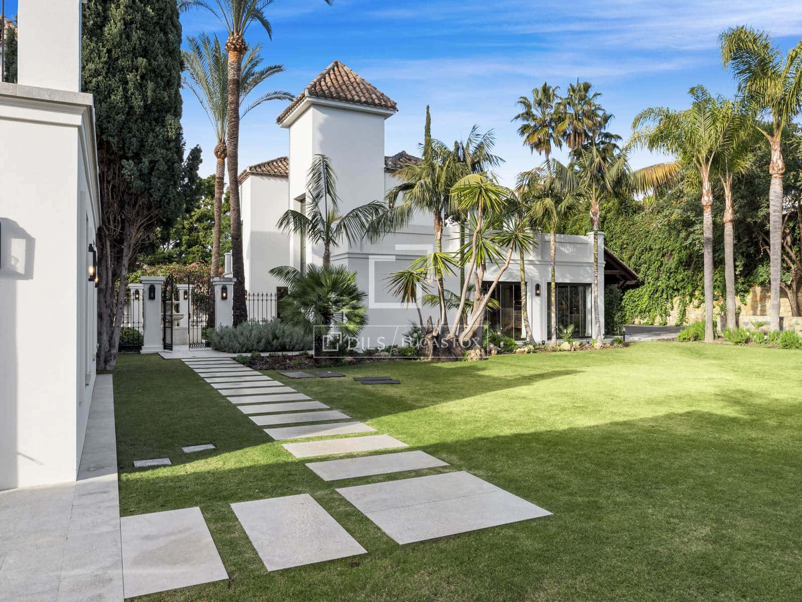 6 slaapkamer Villa te koop in Marbella met zwembad garage - € 10.850.000 (Ref: 10024889)