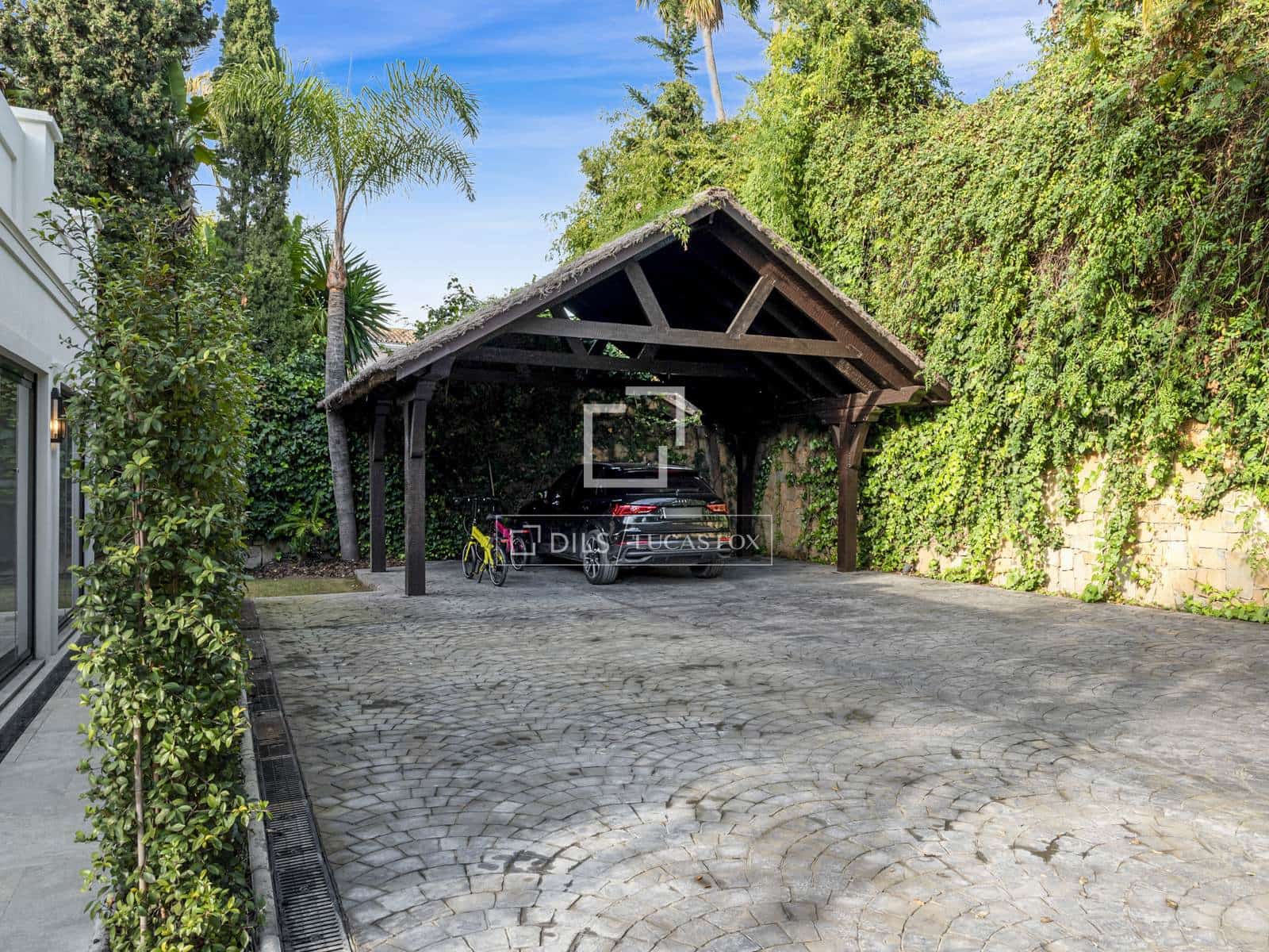 6 slaapkamer Villa te koop in Marbella met zwembad garage - € 10.850.000 (Ref: 10024889)