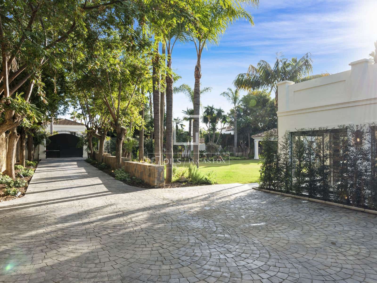 6 slaapkamer Villa te koop in Marbella met zwembad garage - € 10.850.000 (Ref: 10024889)