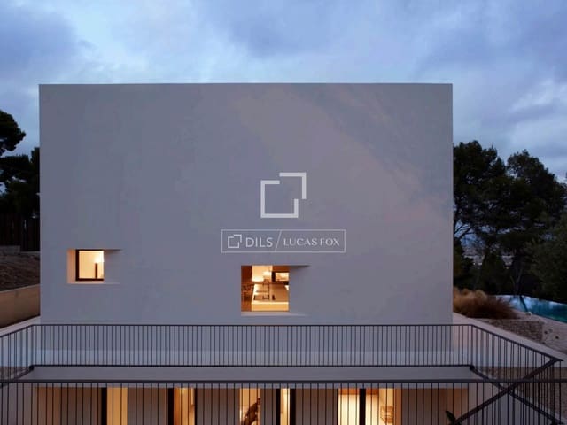 3 camera da letto Villa in vendita in Santa Cristina d'Aro con piscina garage - 950.000 € (Rif: 10024890)