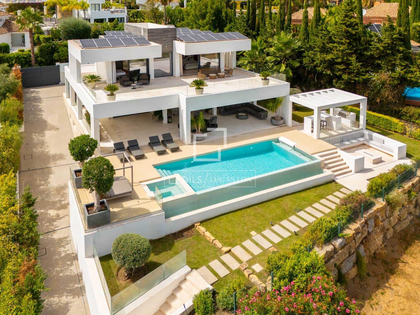 Chalet de 5 habitaciones en Marbella en venta con piscina garaje - 4.595.000 € (Ref: 10025992)