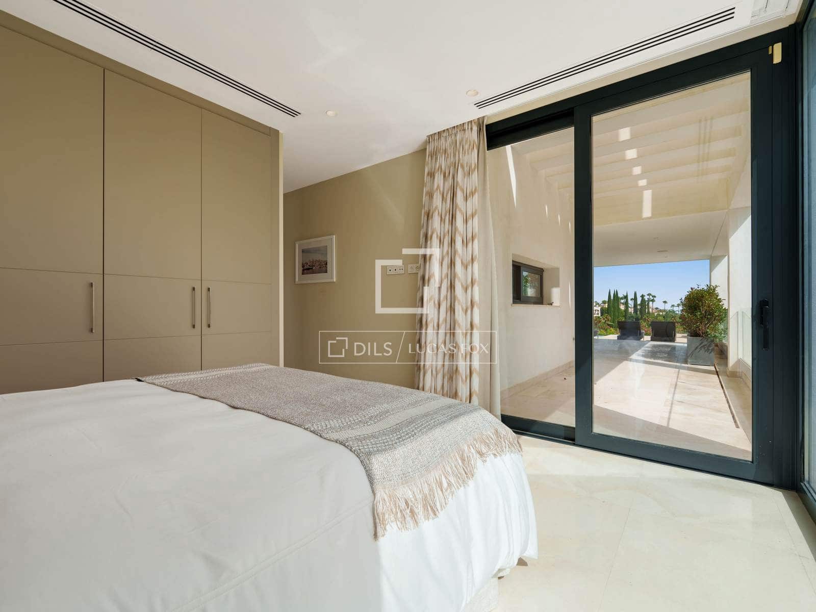 Chalet de 5 habitaciones en Marbella en venta con piscina garaje - 4.595.000 € (Ref: 10025992)